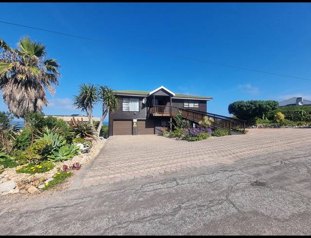 4 BEDROOM FREESTANDING FOR SALE IN DANA BAY